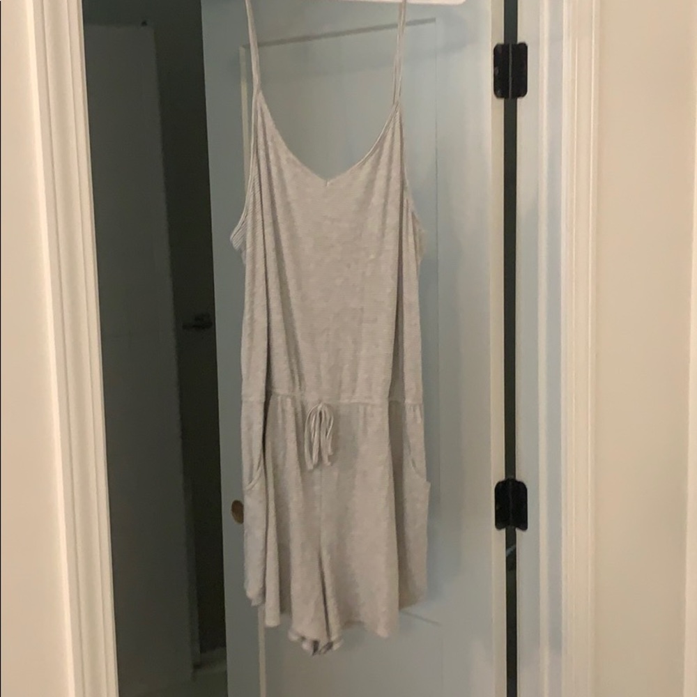 Romper with tie waist and pockets